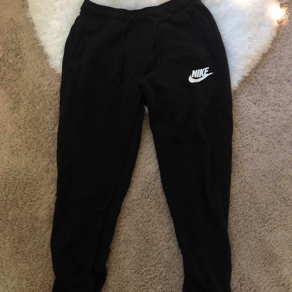 black nike sweatpants.